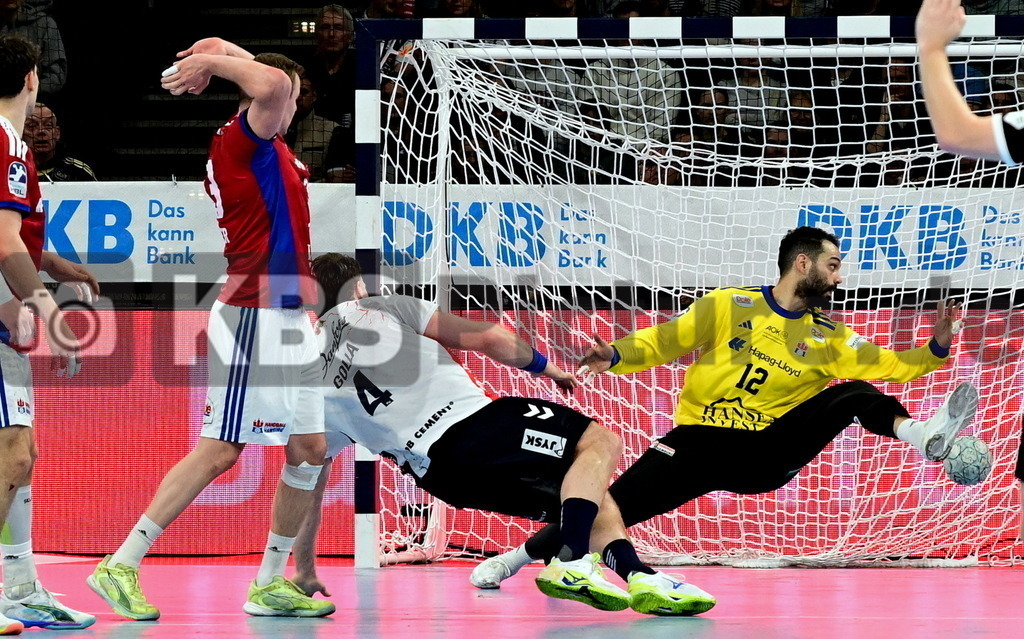 KBS Picture_HSVH-SGFl-Handewitt_026 | v.v. Sauter Moritz (HSV Hamburg) , Golla Johannes (SG Fl.-Handewitt) , El Tayar Mohamed (HSV Hamburg) ,Sportarena :  Barclays Arena Hamburg, - Realisiert mit Pictrs.com