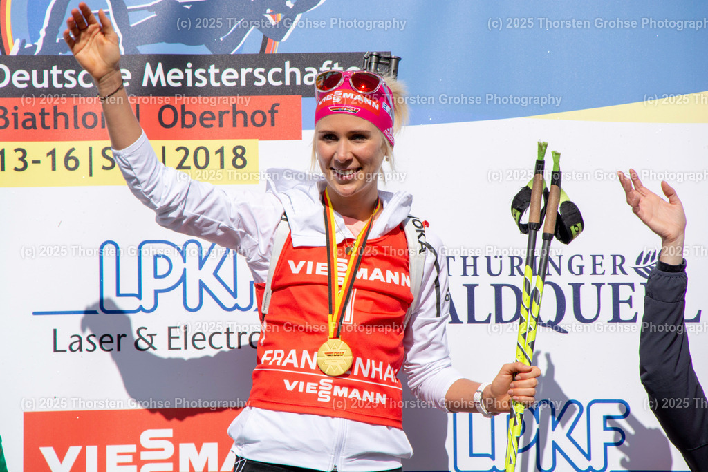 Deutsche Meisterschaften Biathlon 2018 | Deutsche Meisterschaften Biathlon 2018, Massenstart Frauen am 15.09.2018 in der DKB SKI ARENA in Oberhof, (Deutschland)

Bild: Sieger Karolin Horchler - Realisiert mit Pictrs.com
