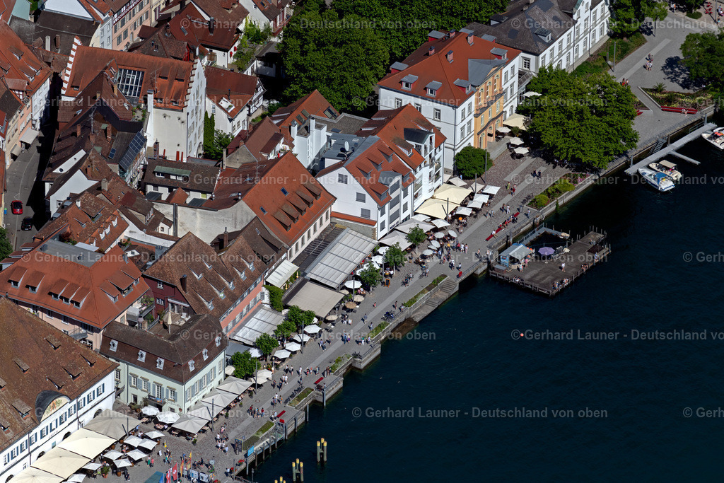 4032001 | ÜBERLINGEN 12.06.2020 Ortskern am Uferbereich des Überlingen Bodensee an der Straße Seepromenade in Überlingen am Bodensee im Bundesland Baden-Württemberg, Deutschland. // Village on the banks of the area Ueberlingen Bodensee in Ueberlingen in the state Baden-Wuerttemberg, Germany. Foto: Gerhard Launer