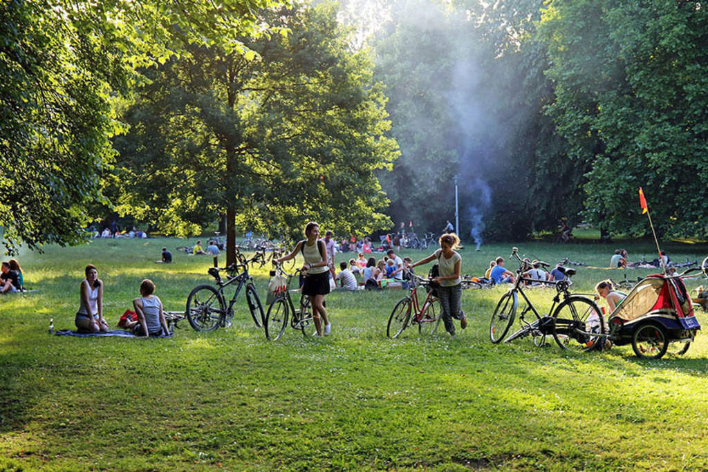 Bildlexikon Leipzig - Clara-Zetkin-Park | Das Team hinter BILDLEXIKON LEIPZIG bündelt historische wie aktuelle Informationen über die Stadt Leipzig in Text und Bild auf einer Plattform und stellt diese der interessierten Öffentlichkeit zur Verfügung.