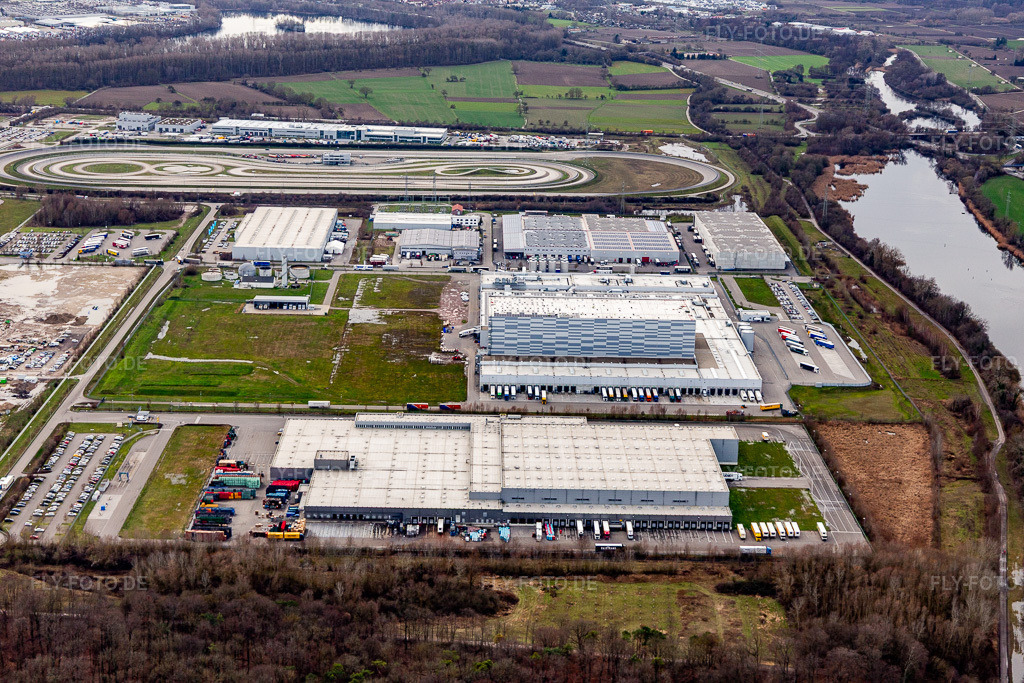 Luftbild: Gewerbegebiet Oberwald mit Netto-Logistik-Center, Pfälzer Erfrischungsgetränke GmbH in Wörth am Rhein im Bundesland Rheinland-Pfalz in Deutschland. Foto: IMG_124230.jpg vom 04.02.2021 durch Werner Riehm/FLY-FOTO.deAuflösung des Originals: 5472 x 3648 pxMEG Gruppe - MEG Gruppe