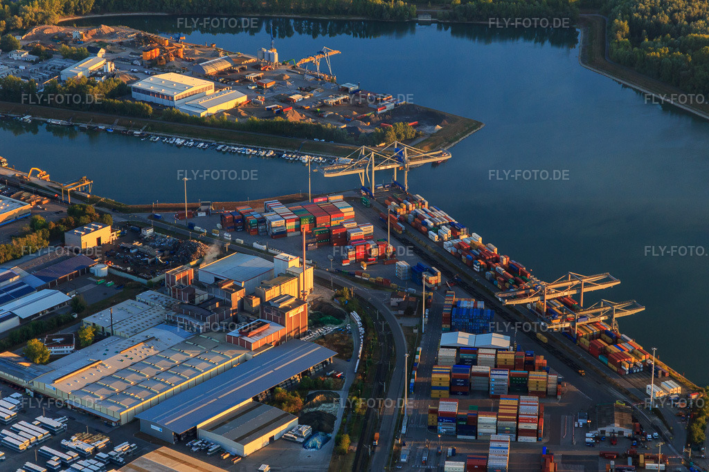 Luftbild: Hafen Germersheim mit DP World Intermodal GmbH in Germersheim im Bundesland Rheinland-Pfalz in Deutschland. Foto: IMG_110832.jpg vom 08.09.2018 durch Werner Riehm/FLY-FOTO.deDP World | End-to-End Supply Chain Solutions | Global Trade