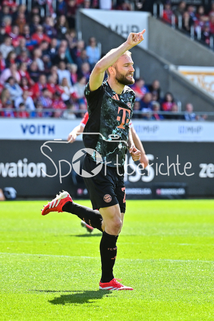 1. FC Heidenheim - FC Bayern München | Jubel der Gaeste nach dem Treffer zum 0-2 duch Konrad LAIMER (FC Bayern Muenchen 27) / Tor / Torschuetze / Freude / Happy / Bundesliga: 1. FC Heidenheim - FC Bayern Muenchen, Voith Arena am 19.04.2025
