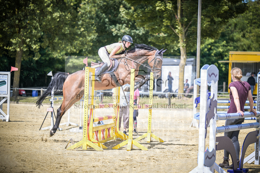 DOS_0141 | Entdecke hochwertige Reitturnierfotos von Foto Oger. Professionell, emotional und authentisch – jetzt Lieblingsmomente im Shop bestellen.Deutschlandweite Turnierfotografie. - Realisiert mit Pictrs.com