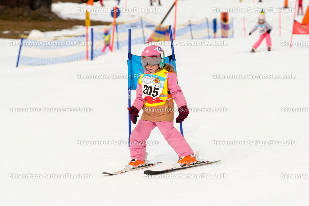 SRF_02.01.2026_0243 | Skirennfotos,Serfaus,Fiss,Ladis,Kinderskirennen,Winter,Tirol,Oberland,skirace,SFL,feelfree,weil wir's genießen,ski,Ski,skifahren,Sonnenplateau, - Realisiert mit Pictrs.com
