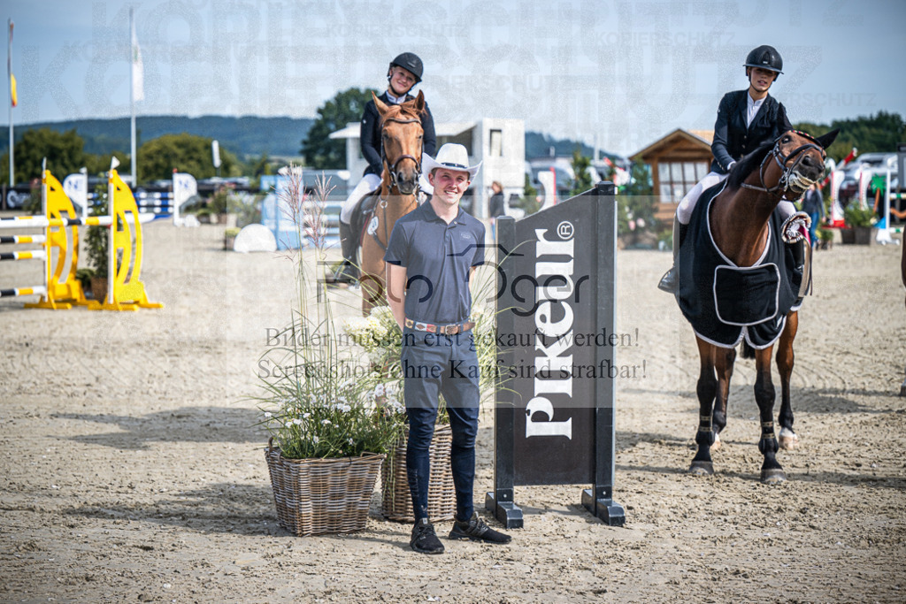 DOS_8535 | Entdecke hochwertige Reitturnierfotos von Foto Oger. Professionell, emotional und authentisch – jetzt Lieblingsmomente im Shop bestellen.Deutschlandweite Turnierfotografie. - Realisiert mit Pictrs.com