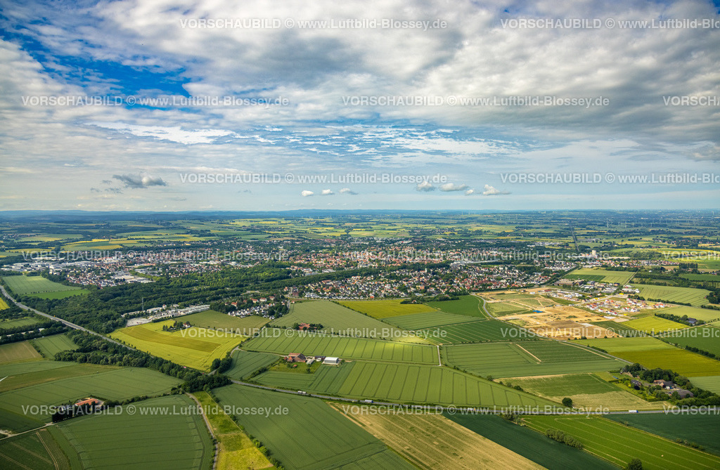Soest220600206 | Luftbild, Luftbild, Baugebiet Wohnquartier Neuer Soester Norden zwischen Oestinghauser LandstraÃŸe und Weslarner Weg, Blick nach Soest, Soest, Soester Boerde, Nordrhein-Westfalen, Deutschland