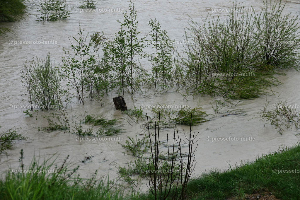 welltvi-Lechbruecke-Pflach-Hochwasser-21052019-DSD01334 | Info aus dem Bezirk Reutte/Ausserfern Tirol sowie eine umfangreiche Bilddatenbank über die gesamte Region: Lechtal, Talkessel Reutte, Tannheimertal, Zwischentoren. Lech, Plansee, Zugspitze, Grenztunnel, B179, Fernpassstraße, Verkehr, Lawinen, Tradition, - Realisiert mit Pictrs.com