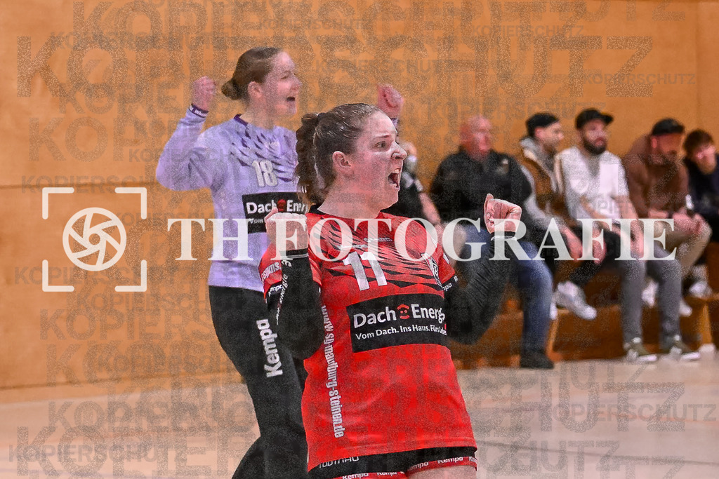 GER, SG Maulburg/Steinen - HB Kinzigtal, Handball, Suedbadenliga, 22. Spieltag, Saison 2023/2024, 27.04.2024 | Laura Traeber (SG Maulburg/Steinen, #11) jubelt. Im Hintergrund Zoe Zscherper (SG Maulburg/Steinen, #18)

GER, SG Maulburg/Steinen - HB Kinzigtal, Handball, Suedbadenliga, 22. Spieltag, Saison 2023/2024, 27.04.2024

Foto: TH Fotografie/Thomas Hess