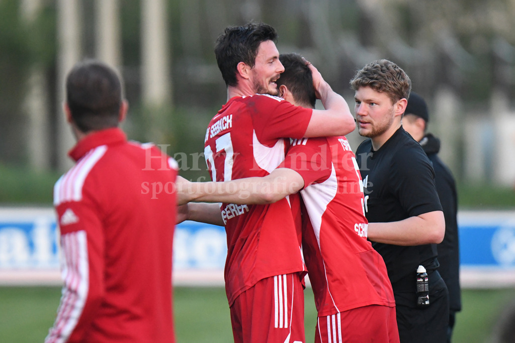 TSV Seebach : SpVgg Lam | Jubel beim Torschützen Patrick Pfisterer (TSV Seebach #27) - Realisiert mit Pictrs.com
