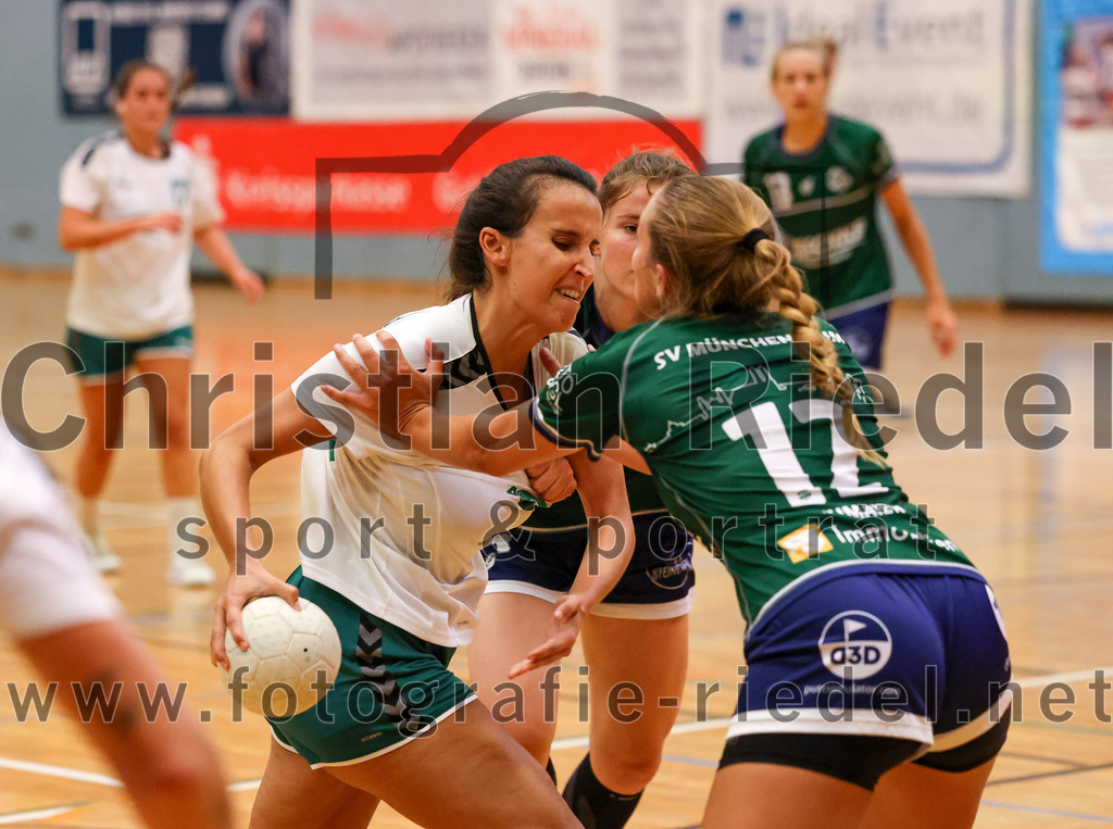2023-09-16_059_TSV_Vaterstetten_gegen_SV_Muenchen_Laim | Baldham, Deutschland, 16.09.2023:
Handball, Bayernliga Frauen Staffel Süd 2023 / 2024, 1. Spieltag, TSV Vaterstetten gegen SV München Laim, Endergebnis: 23:34

Katrin Eisch (TSV Vaterstetten, #33), Franziska Neumaier (SV München Laim, #12)

Foto: Christian Riedel / fotografie-riedel.net