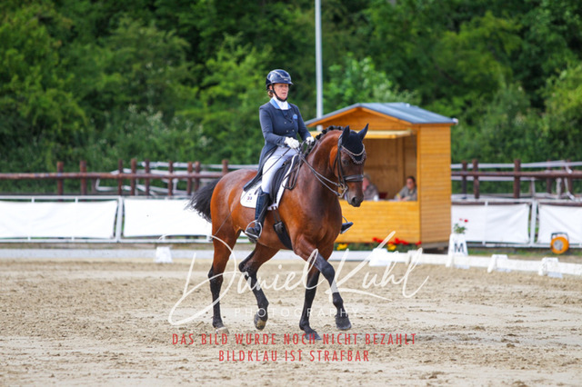 DKP48042 | Turnierfotos kaufen im Webshop von Daniel Kuhl Photography – entdecke professionelle Reitsportfotos aus Turnieren & Events. Hochwertige Turnierbilder online bestellen & sichern. Jetzt Fotos von Reitsportturnieren kaufen!