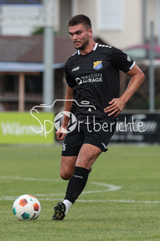 FC Pipinsried - FC Deisenhofen | am BAll Stefan ILIC (FCP #26) / Freisteller / Einzelfoto