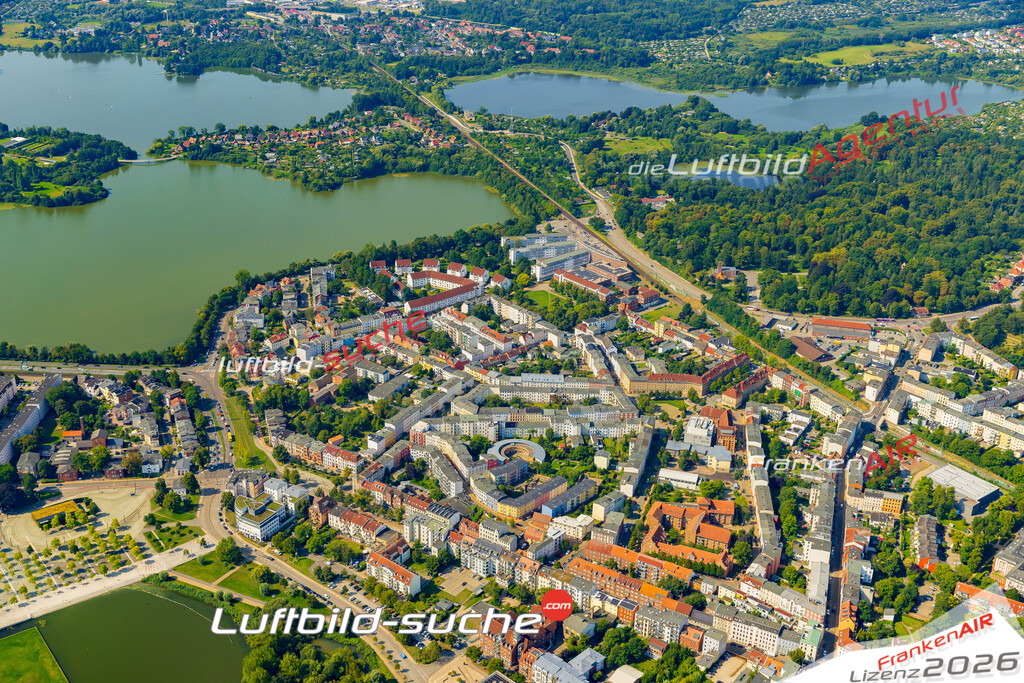 Feldstadt Schwerin Bild- Das Luftbild wurde 2025 vom UL-Flugzeug heraus erstellt ( keine Drohne bzw. Drohnenaufnahme ) - Hochauflösende Luftaufnahme -Nicht vergleichbar mit Google Maps oder Satelittenbilder- Die Geschenkidee !Mit Lizenz und Bildrechte bestellbar - CC