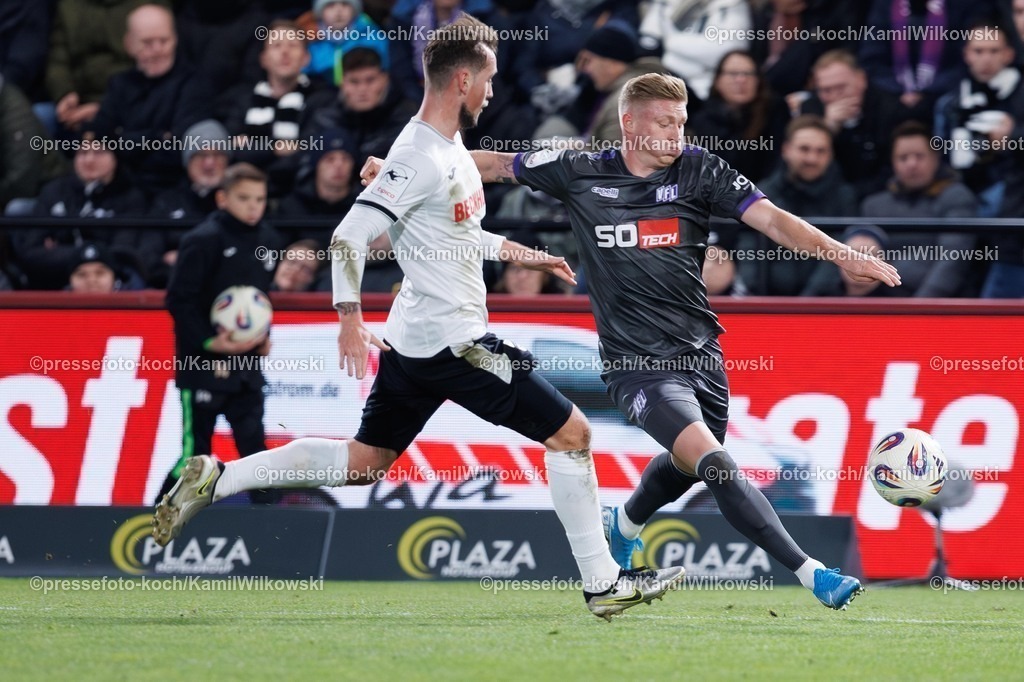 xKWIx30112501043 | 30.11.2025, xkwix, Fußball, 3. Liga, SSC Verl - VfL Osnabrück, Sportclub Arena: Niklas Wiemann (VfL Osnbrück #25) im Zweikampf gegen Yari Otto (SC Verl #28)Photo:xKamilxWilkowskixPressefotoKochx