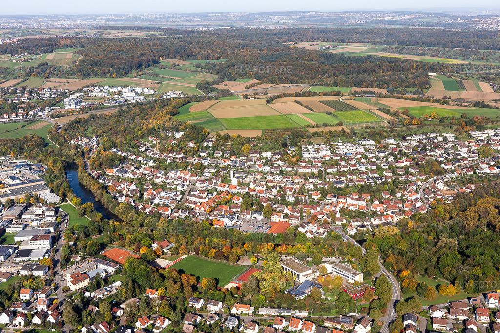 Luftbild: Fluss- Uferbereichen des Neckar in Zizishausen im Ortsteil Zizishausen in Nürtingen im Bundesland Baden-Württemberg in Deutschland. Foto: IMG_119205.jpg vom 14.10.2019 durch Werner Riehm/FLY-FOTO.de