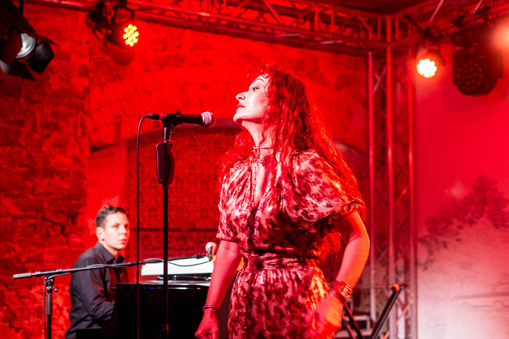 Maria Markesini Konzert | Maria Markesini meets Klazz Brothers im Forte Belvedere Leisnig zum Festival Hallo Leisnig 2022. - Realisiert mit Pictrs.com