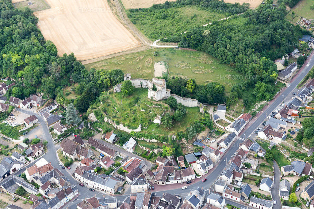 Aerial view: View of the town in Montoire-sur-le-Loir in the state Loir et Cher, France.Photo: IMG_101146.jpg taken on 06/24/2017 by Werner Riehm/FLY-FOTO.comResolution of the original: 5238 x 3492 px
