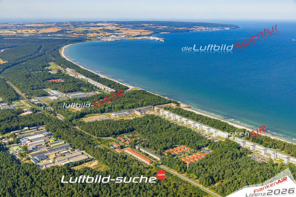 Seebad Prora Binz Bild- Das Luftbild wurde 2025 vom UL-Flugzeug heraus erstellt ( keine Drohne bzw. Drohnenaufnahme ) - Hochauflösende Luftaufnahme -Nicht vergleichbar mit Google Maps oder Satelittenbilder- Die Geschenkidee !Mit Lizenz und Bildrechte bestellbar - CC