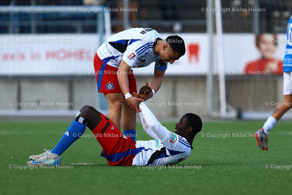 NH_HamburgerSVU21_BWLohne_RegionalligaNord_15032025 | #19 Omar Sillah bejubelt zusammen mit #8 Milad Nejad (beide Hamburger SV U21) seinen Treffer zum 2:1.Fußball I Herren I Regionalliga Nord I Saison 2024-2025 I 26. Spieltag I Hamburger SV U21 - BW Lohne I 15.03.2025 I Stadion Hoheluft