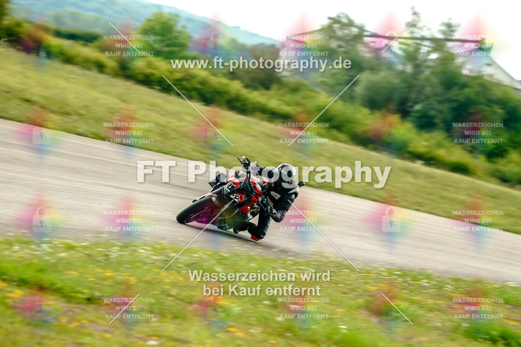 Chambley Juli-3355 | Hier findet Ihr Bilder von Touristenfahrten auf der Nürburgring Nordschleife oder von anderen Veranstaltungen die ich besucht habe. Viel Spass beim Durch Schauen 