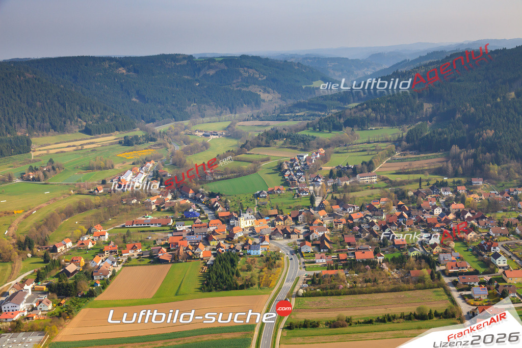 Die Luftaufnahme Zeyern - Marktrodach wurde vom UL-Flugzeug (keine Drohne) aus fotografiert.Hohe Druck- Auflösung-die Geschenkidee!