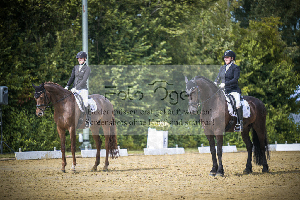 DOS_6839 | Entdecke hochwertige Reitturnierfotos von Foto Oger. Professionell, emotional und authentisch – jetzt Lieblingsmomente im Shop bestellen.Deutschlandweite Turnierfotografie. - Realisiert mit Pictrs.com