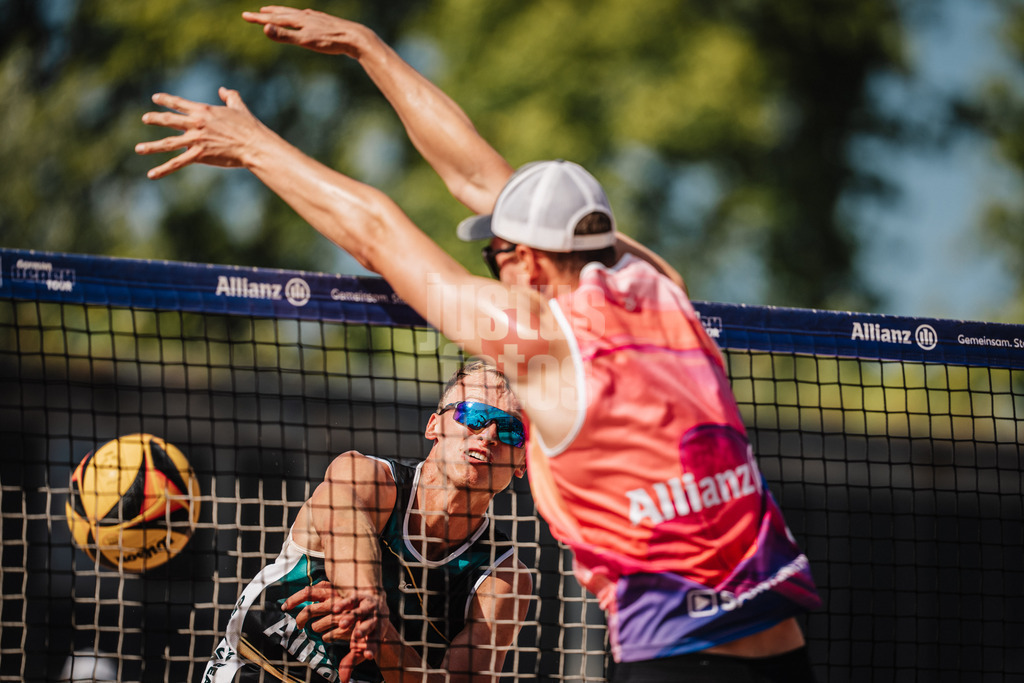 Beachvolleyball | Männer | Allianz German Beach Tour 2025 | Tourstop Berlin | 16.08.2025 | links Cedrik Moede gegen rechts Robin Sowa