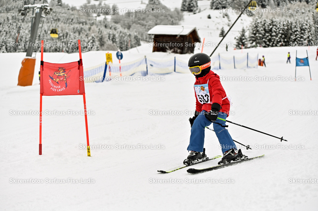 SRF_20.02.2026_0463 | Skirennfotos,Serfaus,Fiss,Ladis,Kinderskirennen,Winter,Tirol,Oberland,skirace,SFL,feelfree,weil wir's genießen,ski,Ski,skifahren,Sonnenplateau, - Realisiert mit Pictrs.com