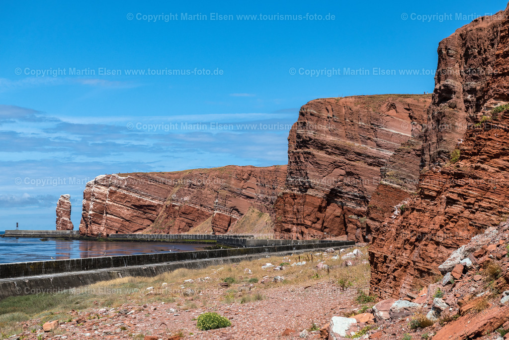 Helgoland Lange Anna_ELS_4120030818 | Helgoland - Aufnahmedatum: 04.08.2018, Aufnahmehöhe:  m, Koordinaten:  - , Bildgröße: 7836 x  5224 Pixel - Copyright 2018 by Martin Elsen, Kontakt: Tel.: +49 157 74581206, E-Mail: info@schoenes-foto.deSchlagwörter:Schleswig-Holstein,Landkreis Pinneberg,Düne,Hochseeinsel,Börteboote,Meer,Küste,Halunder,Oberland,Unterland,Strand,Seehunde,Robben,Lange Anna,Felsen,Roter Felsen,Luftbild,Luftbilder,Bastölpel - Realisiert mit Pictrs.com