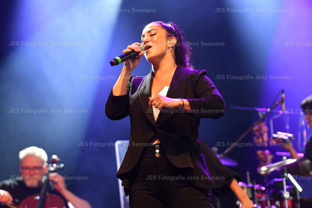 2026_Deborah Lee und the news_One Moment time Whitney Houston__0159 | Fotograf Jens Seemann - Realisiert mit Pictrs.com