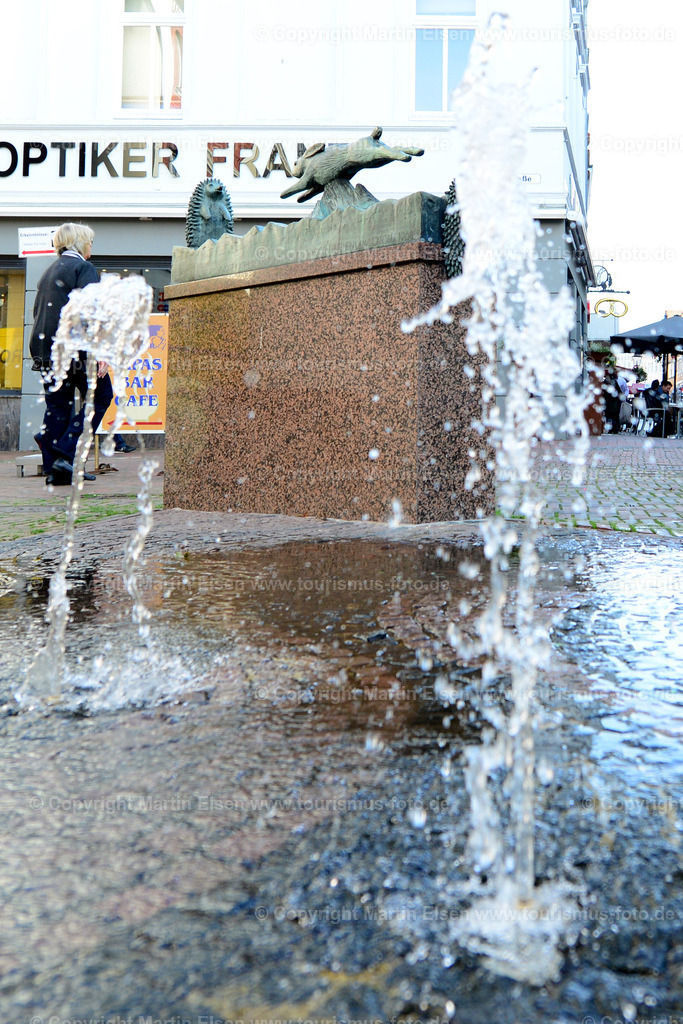 Buxtehude_ELS_0840a | Buxtehude - Aufnahmedatum: 27.10.2014, Aufnahmehöhe:  m, Koordinaten:  - , Bildgröße: 1943 x  2911 Pixel - Copyright 2014 by Martin Elsen, Kontakt: Tel.: +49 157 74581206, E-Mail: info@schoenes-foto.deSchlagwörter:Foto,Tourismus,Kirche,Rathaus,NSB,Museum,Vivienstraße,Hafen,Nachtaufnahmen,BSV,Handball,Fleth, - Realisiert mit Pictrs.com