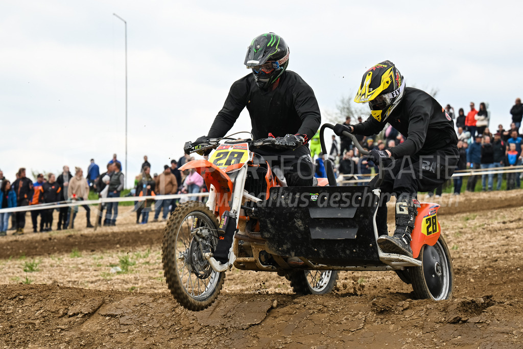 Motocross Schlatt bei Winterthur - 30. April 2023 | #28 Kunz Andreas / Gugolz Adrian aus Burg (CH) auf KTM in der Kategorie Seitenwagen am Motocross Schlatt bei Winterthur, 30. April 2023. 
Instagram: @mx_schlatt | @mc_wila | @sam_schweiz
Bild: Sportfotografie Markus Aeschimann | www.markus-aeschimann.ch - Realisiert mit Pictrs.com