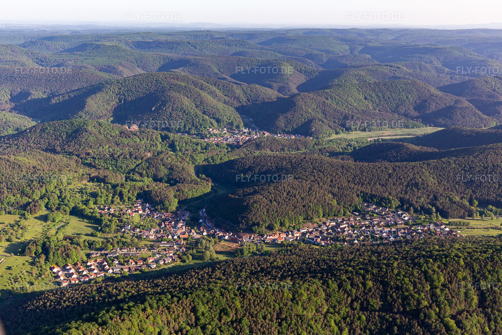 Luftbild:  in Spirkelbach im Bundesland Rheinland-Pfalz in Deutschland. Foto: IMG_131389.jpg vom 14.05.2022 durch Werner Riehm/FLY-FOTO.deSpirkelbach