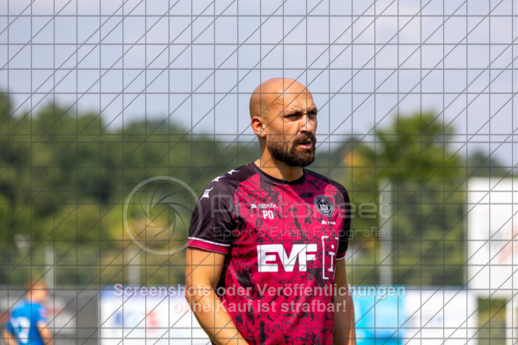 20250816_150744_0509 | #,1.Göppinger SV (rot) vs. FSV 08 Bietigheim-Bissingen (blau), Fußball, Oberliga BW, wfv, 03. Spieltag, Saison 2025/2026, Rasensportplatz Stadion SV Göppingen, Hohenstaufenstr. 116, 73033 Göppingen, 16.08.2025 - 14:00 Uhr,Foto: PhotoPeet-Sportfotografie/Peter Harich