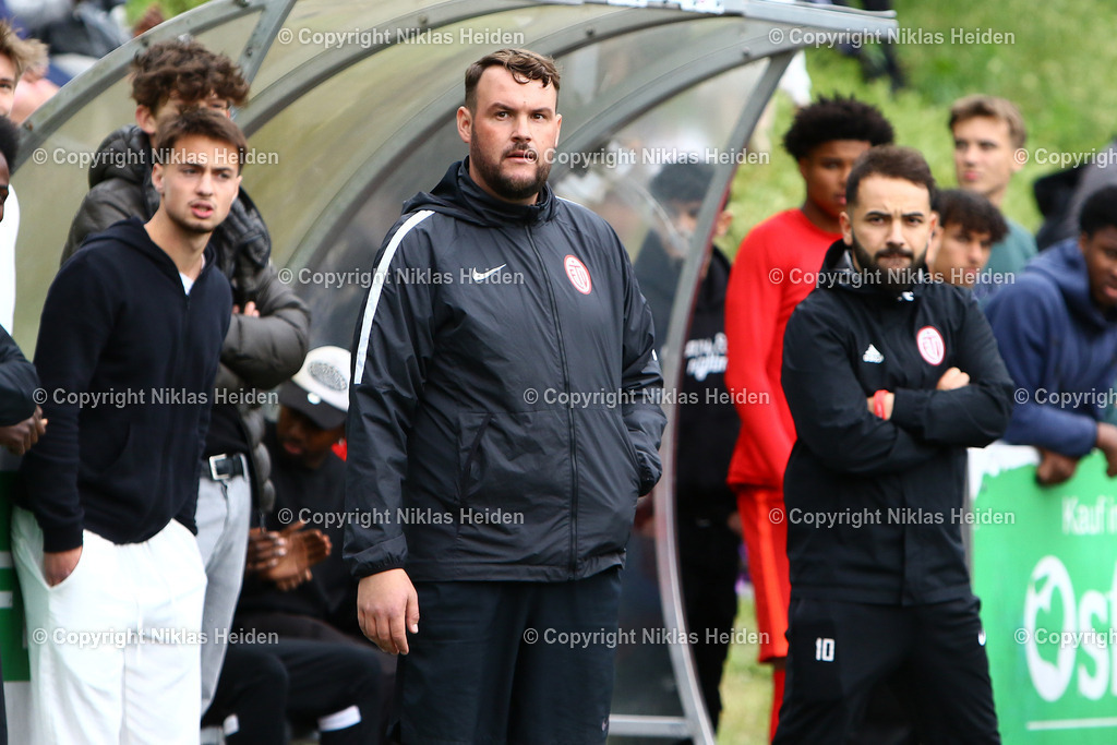 NH_EimsbüttelerTVU19_FCEintrachtNorderstedtU19_U19RegionalligaNord_09062024 | Phil Nabaoui (Trainer, Eimsbütteler TV U19)Fußball I Junioren I A-Junioren Regionalliga Nord I Saison 2023-2024 I 26 Spieltag I Eimsbütteler TV U19 - FC Eintracht Norderstedt U19 I 09.06.2024 I Sportzentrum Hoheluft