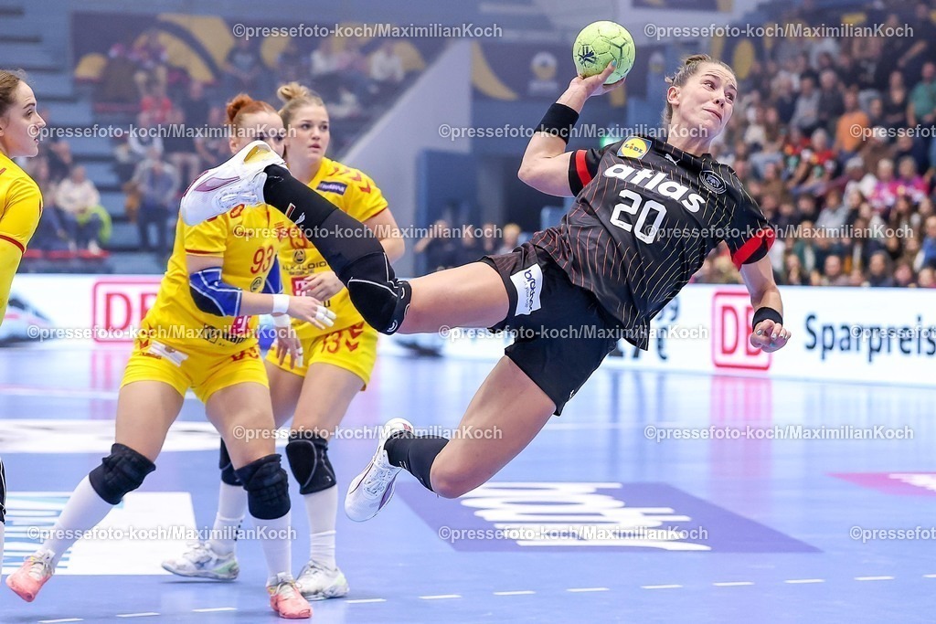 DHB16102501004 | 16.10.2025, Handball, EHF Frauen Länderpiel, EM Qualifikation 2026, Deutschland - Nordmazedonien, Schwalbe-Arena in Gummersbach:  Emily VOGEL (GER #20) wirft den Ball auf das Tor 