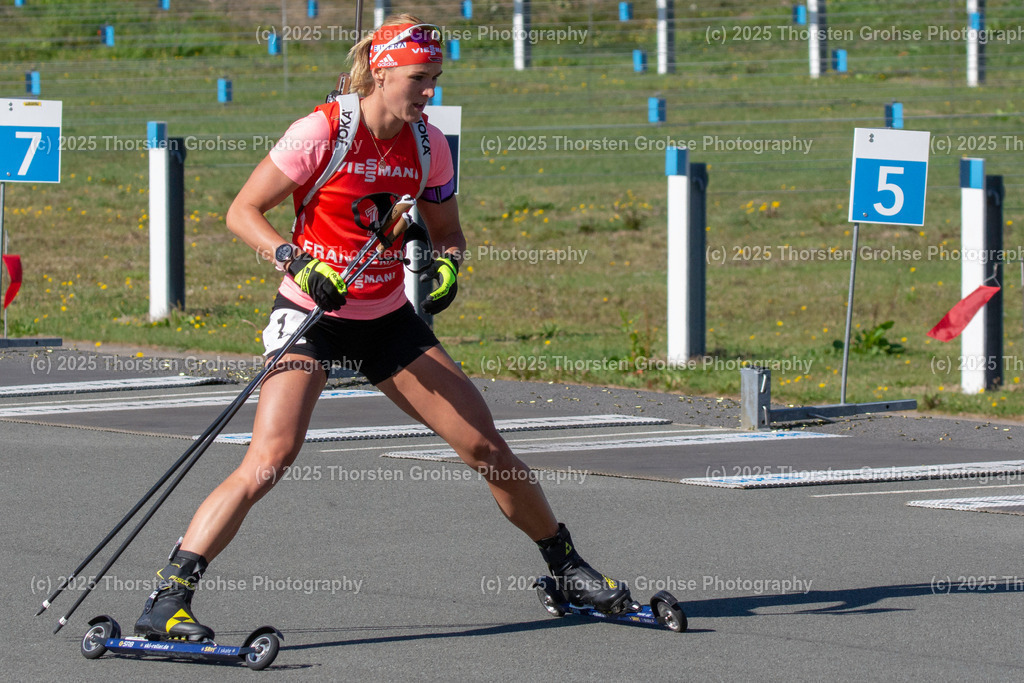 Deutsche Meisterschaften Biathlon 2018 | Deutsche Meisterschaften Biathlon 2018, Massenstart Frauen am 15.09.2018 in der DKB SKI ARENA in Oberhof, (Deutschland)

Bild: Denise Herrmann vom WSV Erzgebirge Oberwiesenthal / BwFb (1) - Realisiert mit Pictrs.com