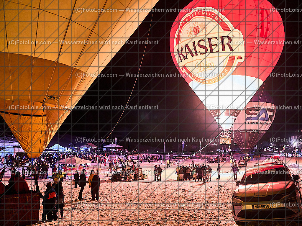 _ALP8168_NACHTderBALLONE_Lackenhof_Ballonsportclub Oetscherland | ... mit dem Ballonsportclub Ötscherland aus Wieselburg, der Bergrettung Lackenhof mit einer Schauübung, der Perchtengruppe 'Gaminger Ötscherteufeln' und dem Musikverein Lackenhof, die Ballonfahrer spendeten ihre Gage in diesem Jahr dem schwer verunglückten Gerald Bernreiter alias 'KLEX' der erst nach der ReHa und einem Umbau seines Hauses in Lackenhof frühestens im Mai 2026 wieder nach Hause kommen kann, So 28. Dezember 2025.
