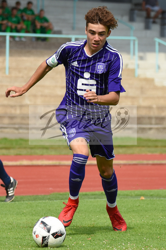 20180728_OSNSVR_0007 | Fußball, A-Junioren: Marc Auge (VfL Osnabrück) in Aktion, am Ball, Einzelaktion beim Testspiel zwischen VfL Osnabrück vs. SV Rödinghausen am 28.07.2018 im Sportpark Illoshöhe in Osnabrück, Deutschland.(Foto von Nico Paetzel) - Realisiert mit Pictrs.com