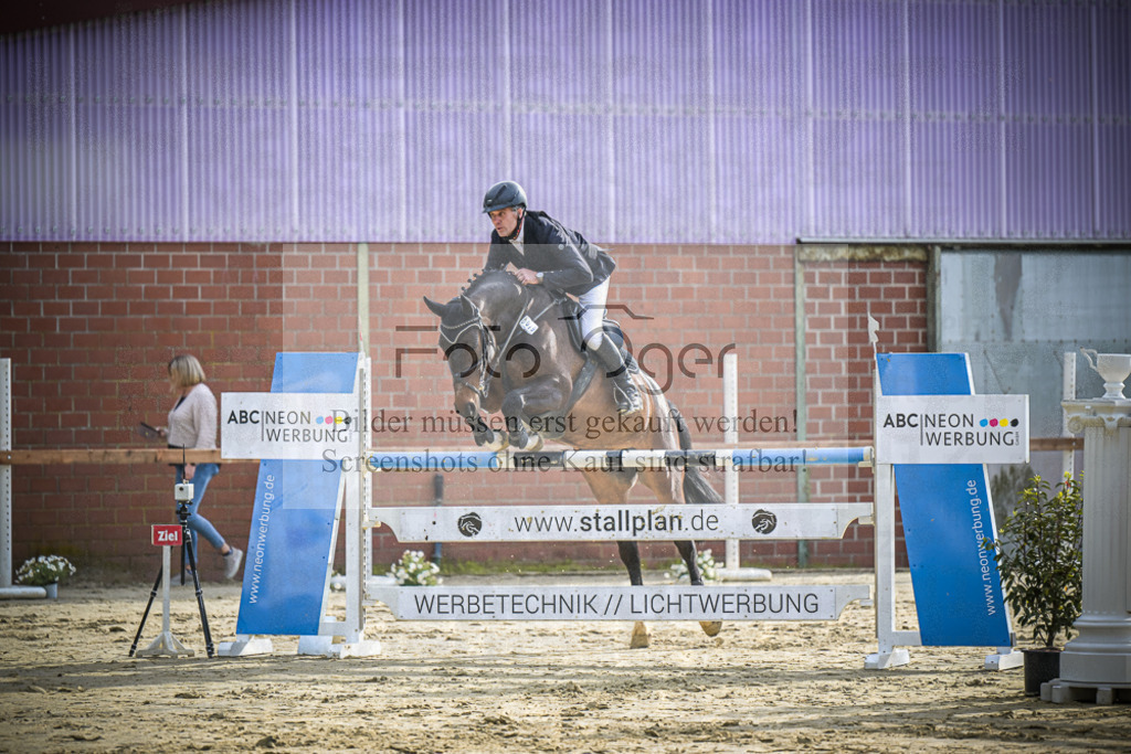 DOS_3189 | Entdecke hochwertige Reitturnierfotos von Foto Oger. Professionell, emotional und authentisch – jetzt Lieblingsmomente im Shop bestellen.Deutschlandweite Turnierfotografie. - Realisiert mit Pictrs.com