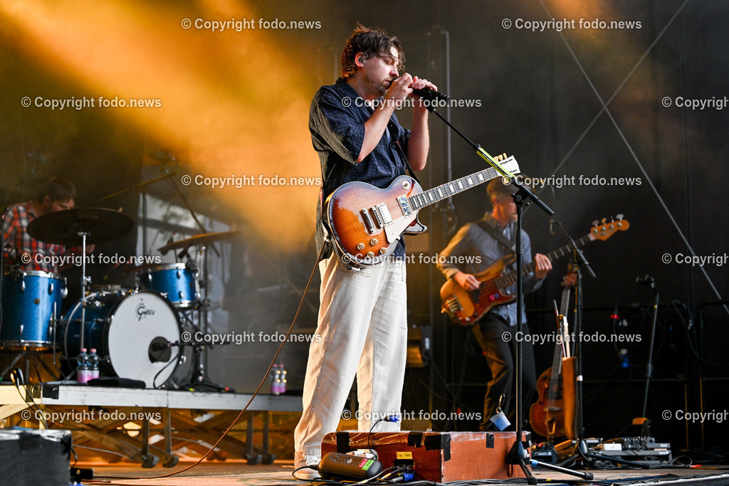 Posthof_ Philipp Poisl_ Open Air Konzert_ 24.07.2023-5 | 24.07.2023, Linz, AUT, Posthof, Open Air Konzert Philipp Poisl, im Bild Philipp Poisel (Singer Songwriter aus Stuttgart)