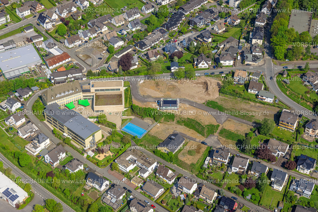 Meschede230500706 | Luftbild, Baustelle An Klocken Kapelle und St. Walburga-Realschule, Meschede-Stadt, Meschede, Sauerland, Nordrhein-Westfalen, Deutschland