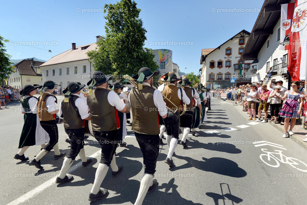 news-2022-Juli17-Musikumzug-Reutte--WTV_3581-Tannheim | Info aus dem Bezirk Reutte/Ausserfern Tirol sowie eine umfangreiche Bilddatenbank über die gesamte Region: Lechtal, Talkessel Reutte, Tannheimertal, Zwischentoren. Lech, Plansee, Zugspitze, Grenztunnel, B179, Fernpassstraße, Verkehr, Lawinen, Tradition, - Realisiert mit Pictrs.com