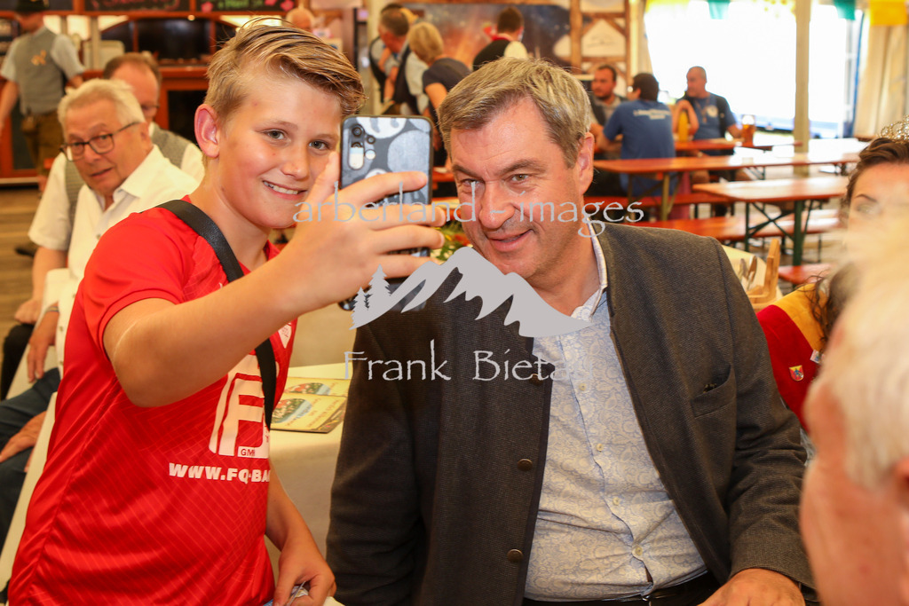 OE7A1835 | die Festeröffnung in Zwiesel mit prominentem Besuch, Ministerpräsident Markus Söder sowie Minister Hubert Aiwanger.