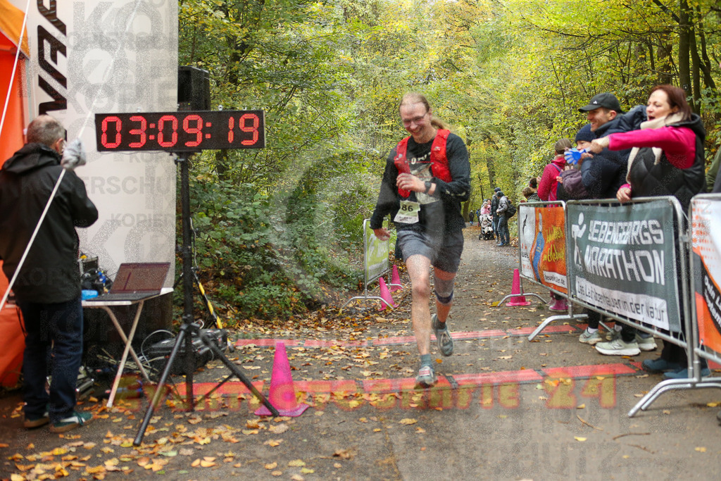 251026_1310_EX1_2749 | Sportfotografie im Rhein-Sieg Kreis, Köln, Bonn, NRW, Rheinland Pfalz, Hessen, etc. Unser Tätigkeitsfeld umfasst den Laufsport vom Volkslauf über den Marathon, Duathlon, Triathon bis zum Ultralauf wie Kölnpfad Ultra oder Schindertrail.