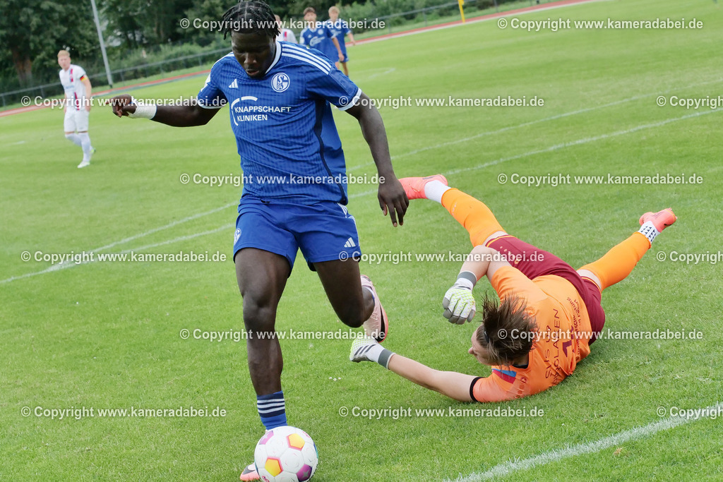 Fußball : Testspiel : SuS 09 Dinslaken - Schalke 04 U 19 am 25.07.2024 | Foto : Jochen Emde / www.kameradabei.de - Realisiert mit Pictrs.com