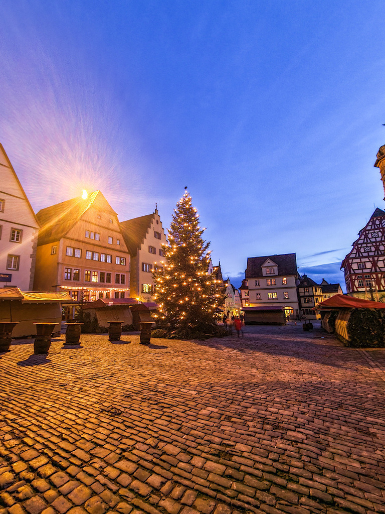 20221224_165544 | Rothenburg ob der Tauber. Nur hier gibt es Exklusive und passend zur Jahreszeit Ihr Wandbild, T-Shirt, Tasse und alles was das Rothenburg Herz begehrt. - Realisiert mit Pictrs.com