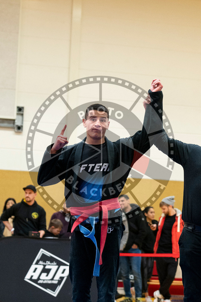 20231118PBB10199 | Fighters compete during the AJP Tour 600 Frankfurt Championship in Frankfurt/Main, Germany, on November 18, 2023.