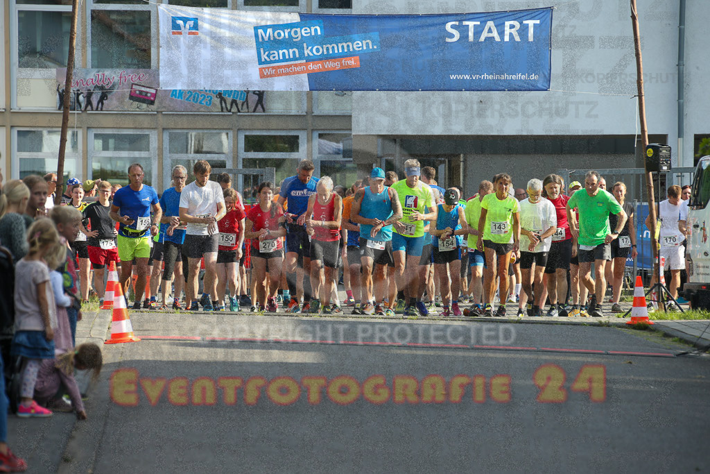 230804_1806_EX1_3678 | Sportfotografie im Rhein-Sieg Kreis, Köln, Bonn, NRW, Rheinland Pfalz, Hessen, etc. Unser Tätigkeitsfeld umfasst den Laufsport vom Volkslauf über den Marathon, Duathlon, Triathon bis zum Ultralauf wie Kölnpfad Ultra oder Schindertrail.